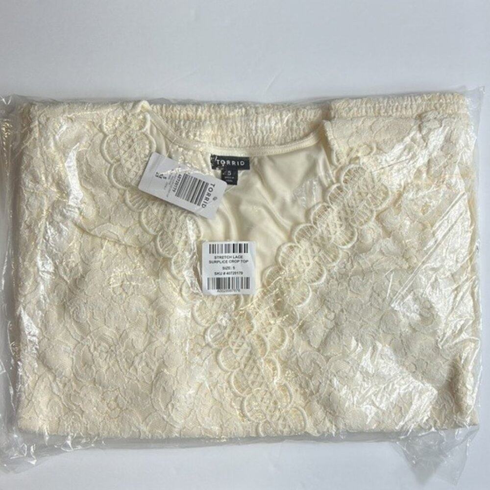 5 5X Plus Torrid Ivory Cream Top Lace Surplice Crop NWT Lined Cottagecore Classy